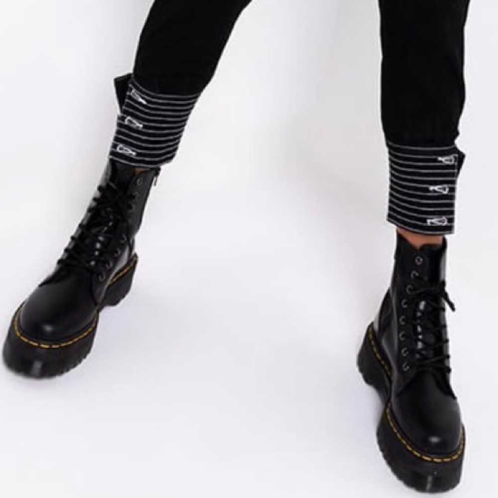 Curvy Skinny Jeans - Picture 9 of 10